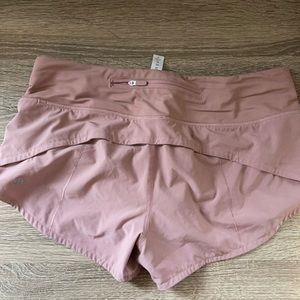 Lululemon running short in dusty pink